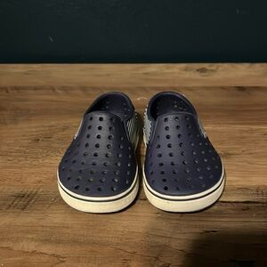 Native toddler slip-ons